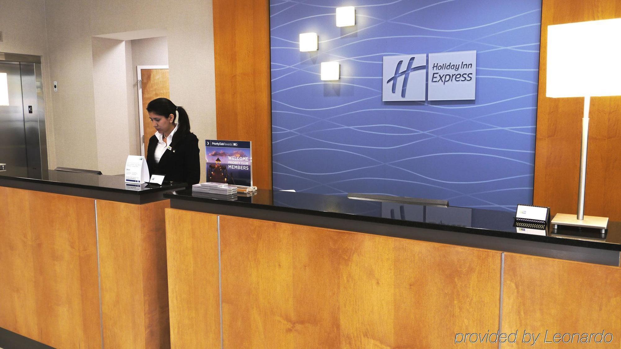 Holiday Inn Express Stamford, An Ihg Hotel Интерьер фото