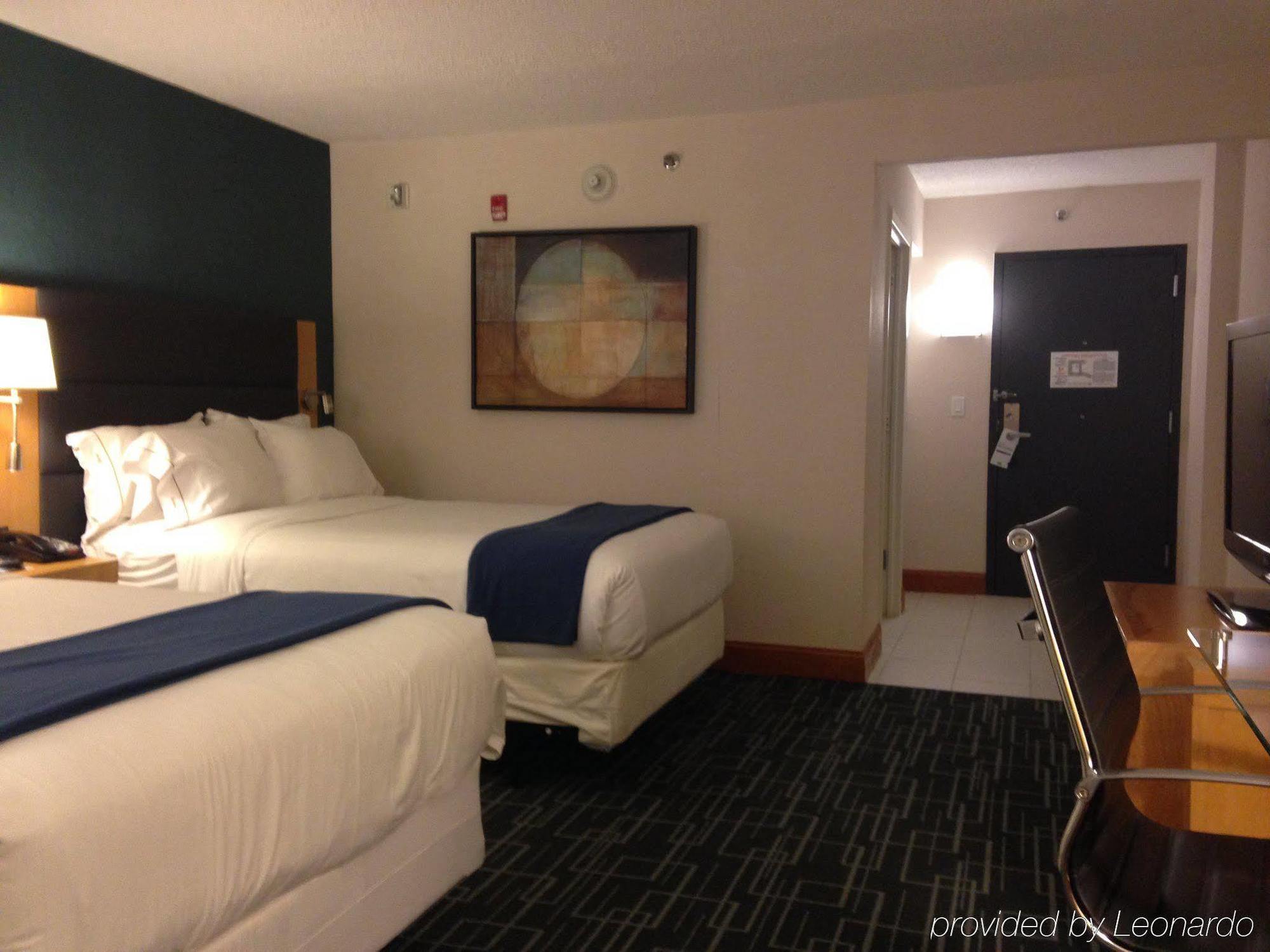 Holiday Inn Express Stamford, An Ihg Hotel Экстерьер фото